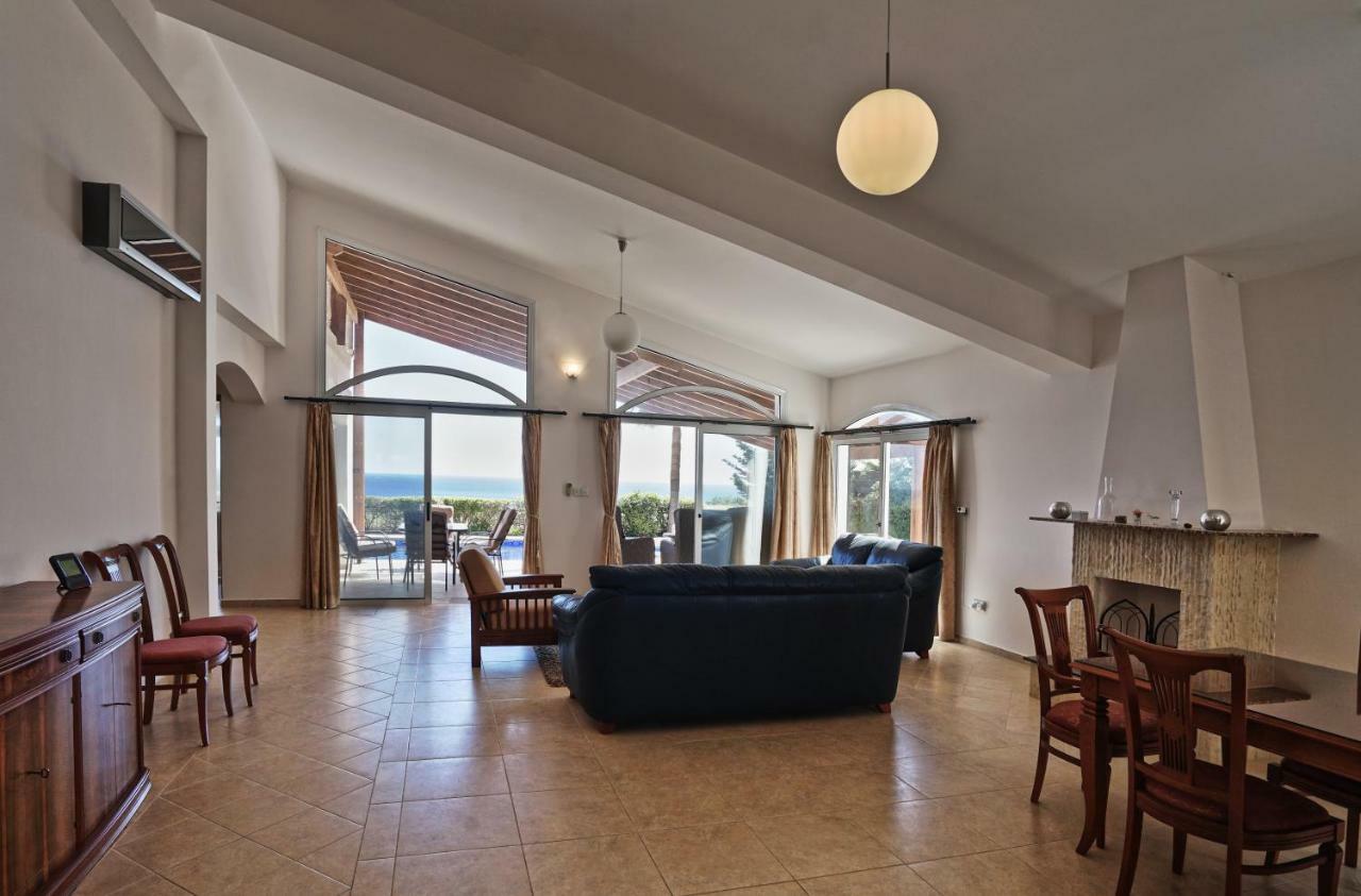 Unforgettable Family Escape - Cliffside Villa With Panoramic Sea Views And Kid-Friendly Private Pool Pissouri Exterior foto
